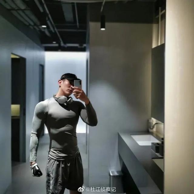 杜江健身，霍思燕疑惑練哪裡，網友卻說：這是在開車嗎？ 健身減肥達人 第17张