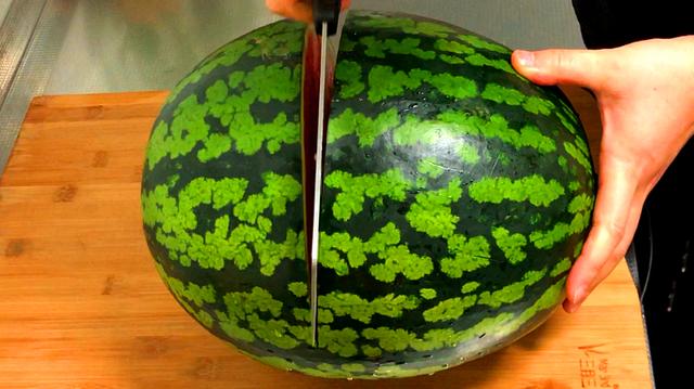 切西瓜怎么切好看，西瓜如何切更好吃又好看（切西瓜别用老一套了）