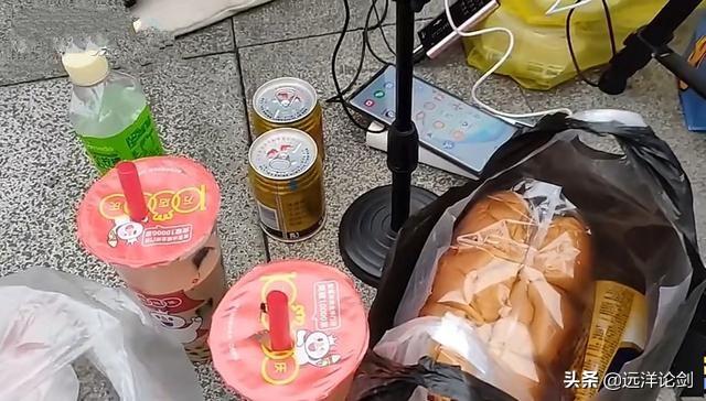 陕西一网红徒步西藏失败，闹市区下跪三天，又是炒作？