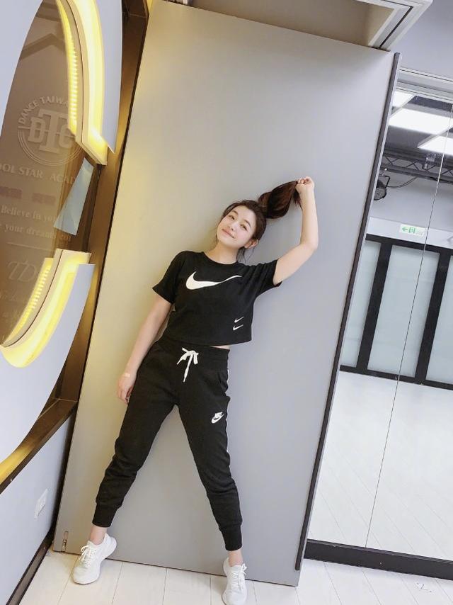 陳妍希曬全家福，為丈夫陳曉慶生，三口人穿親子裝打破不合傳聞 娛樂八卦吃瓜 第6张
