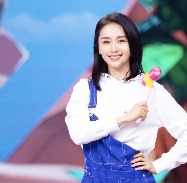 王子文曬瑜伽美照！身穿短款背心搭緊身瑜伽褲，姿勢難度盡顯功底 娛樂八卦吃瓜 第7张