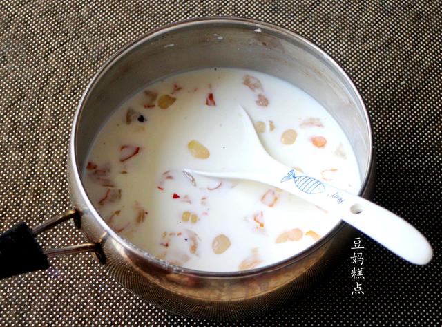 又一道夏日小點心，5分鍾搞定，有個鍋就能做，涼絲絲的吃著舒服 熱愛美食 第6张