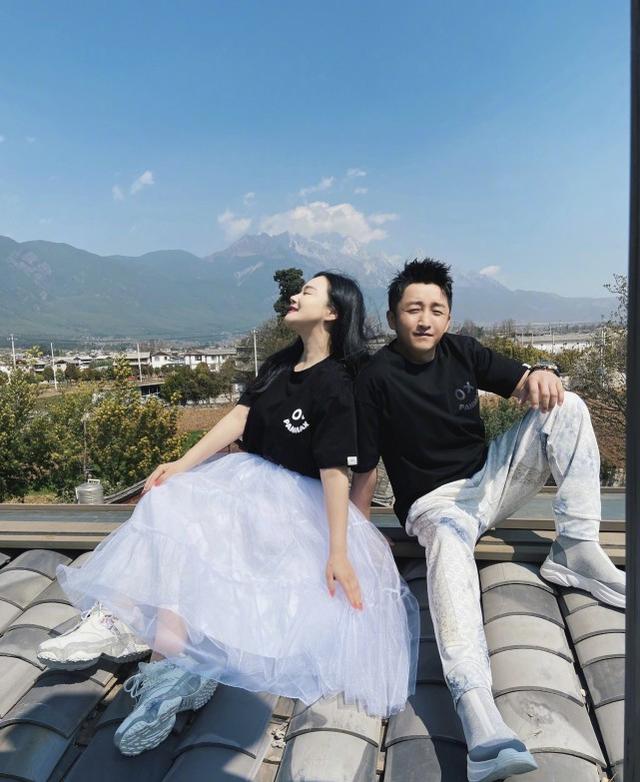 鄒市明冉瑩穎慶結婚十周年，五口人合影像復制粘貼，仨兒子長一樣 娛樂八卦吃瓜 第6张