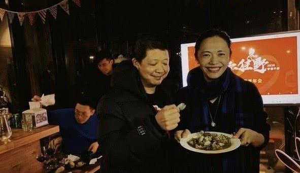 姚晨夫婦結婚多年依舊恩愛，老公曹郁探班姚晨送上驚喜，狂撒狗糧 娛樂八卦吃瓜 第3张