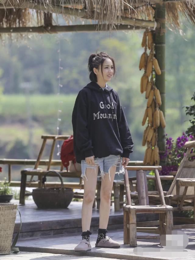 佟麗婭一襲白色禮裙亮相！跳起舞來優雅有魅力，充滿異域風情 娛樂八卦吃瓜 第10张