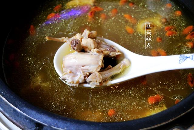 不用火鍋料，教你自製雞湯火鍋，簡單又鮮美，老人小孩都喜歡 熱愛美食 第11张