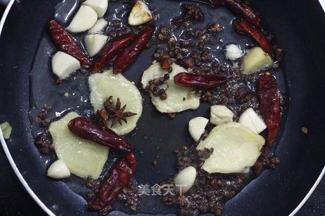小龙虾怎么做好吃又简单，又简单又好吃的小龙虾做法（虾肉嫩滑麻辣入味）