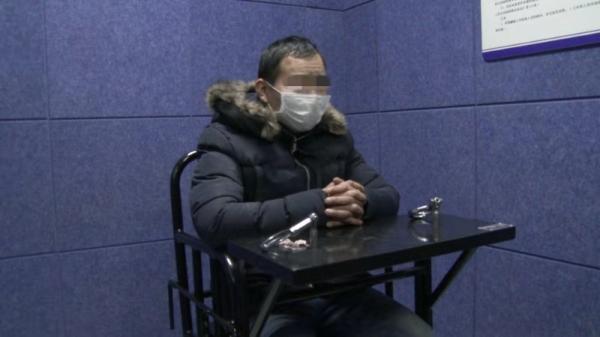 居家观察男子谎称染新冠病毒向志愿者吐口水，被上海警方行拘