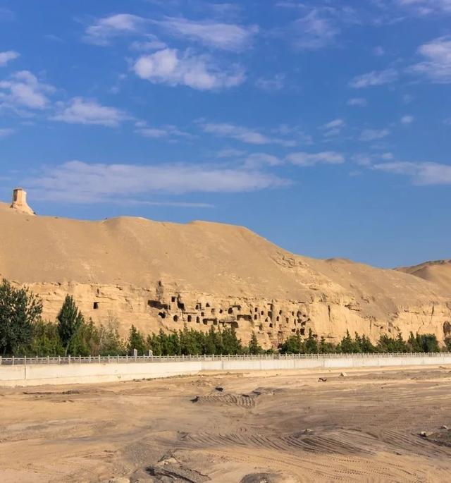 河西走廊地理位置，河西走廊位于什么以西（河西走廊，伸向西北荒漠的湿岛）