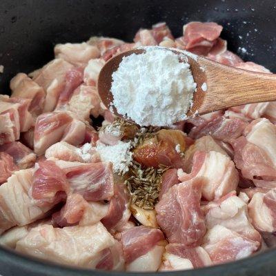 正宗的孜然羊肉怎么做好吃，学会在家做孜然羊肉