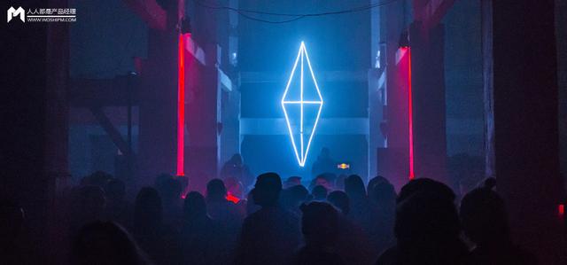 永不“塌房”的虚拟偶像，正在抢流量明星的生意