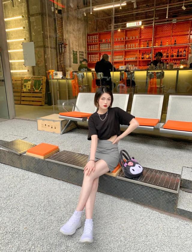 SNKR Girls送鞋丨翘臀还是长腿？球鞋女生们纷纷在夏天展示了自己的“隐藏级”