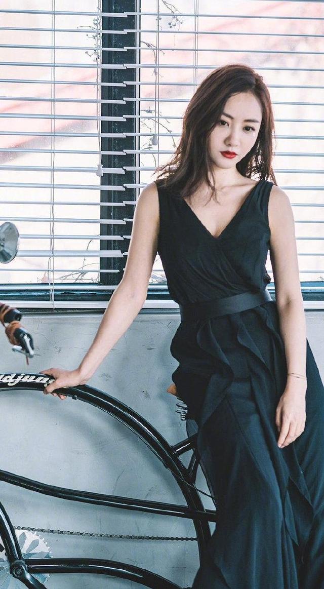 楊蓉居然40歲了？這凍齡顏值+魔鬼身材，活脫脫一個18歲的少女啊 街拍正妹 第3张