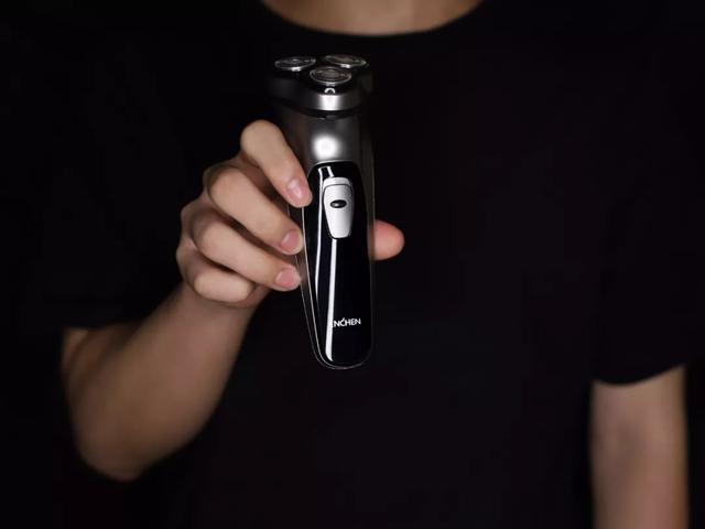 情人节送什么礼物给男朋友情人节女生送男生最好的礼物，含义：我就喜欢你不