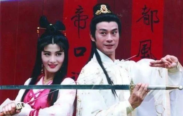 曾是炙手可熱的武打女星，如今52歲細腰，長腿依舊，令人羨慕 街拍正妹 第5张
