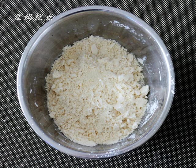 這糕點15元一斤，商場過年賣得火熱！自己在家做，照樣口口酥脆 熱愛美食 第6张