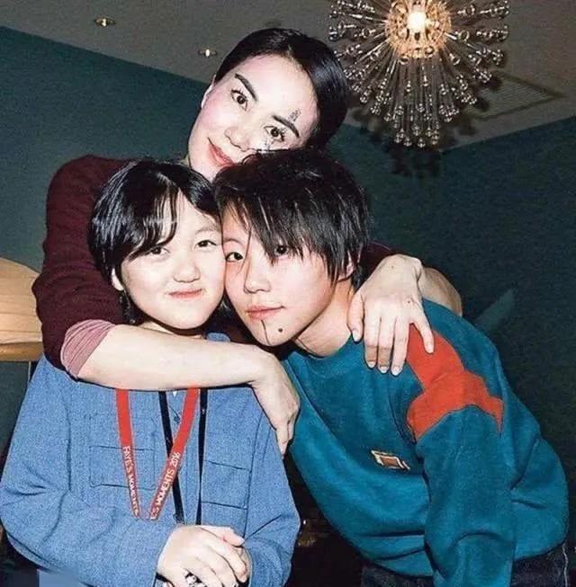 王菲女兒李嫣慶15歲生日，和好友合體如同「網紅聚會」，太早熟 娛樂八卦吃瓜 第8张
