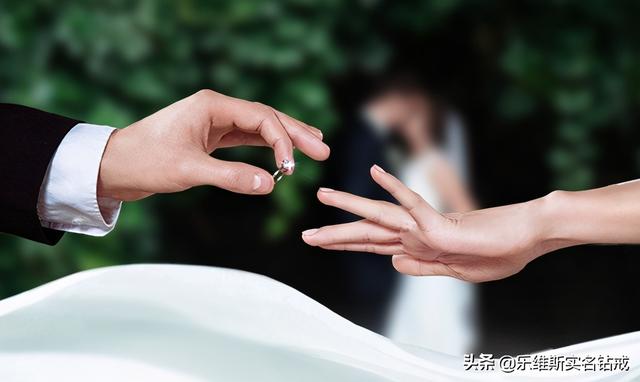 圣诞节送恋人什么礼物好？这几种礼物显心意 送女朋友礼物