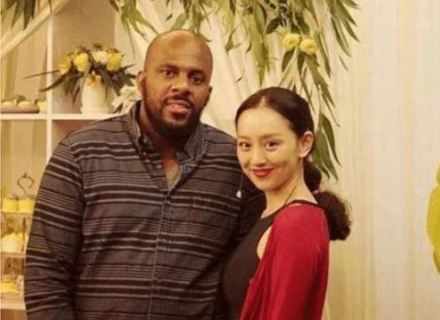 她是大家的「童年女神」，美貌曾迷倒釋小龍，嫁給黑人後變化大 娛樂八卦吃瓜 第13张