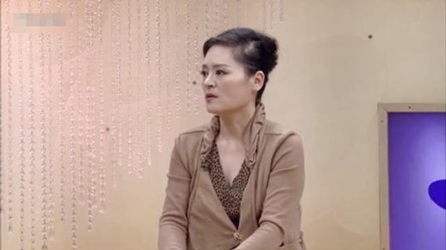 曾打敗韋唯毛阿敏，破產被親弟打成腦震盪，63歲歌後做保姆養女兒 娛樂八卦吃瓜 第8张