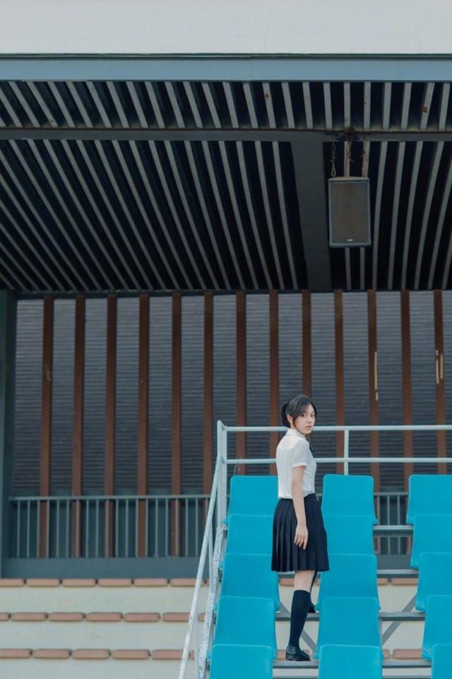 18歲新晉小花趙今麥曬近照，校園風格演繹乖巧路線，真實不違和 娛樂八卦吃瓜 第3张