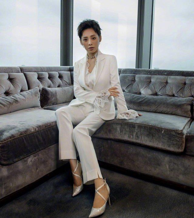 寧靜乘風破浪後曬美照，穿西裝配黃發，被「不老女神」楊丞琳大誇 娛樂八卦吃瓜 第8张