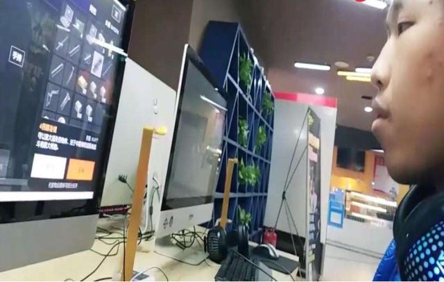 绝地求生：新外挂曝光，逆天功能全息10倍镜，800里开外一枪爆头