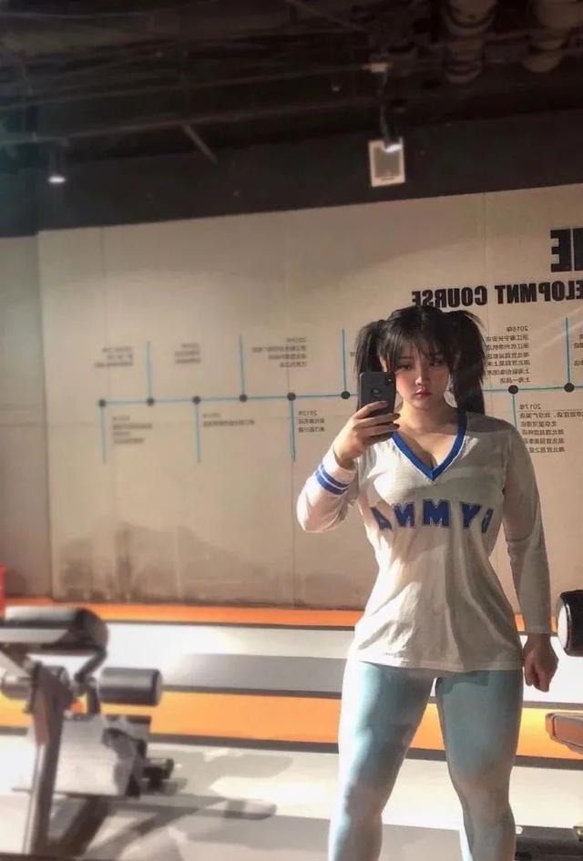 被稱為「女版鹿晨輝」，這位中國版春麗，身材太犯規了 街拍正妹 第11张