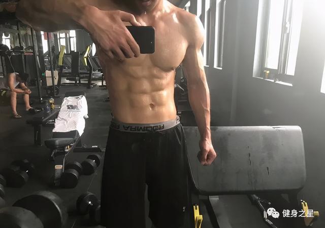 南京筋肉小狼狗走紅，顏值身材撩爆網友，這身材著實令人羨慕 健身減肥達人 第14张