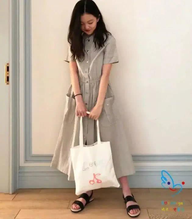 14歲李嫣曬近照，染大膽橘黃頭發配紅唇秀性感，這哪像14歲？ 娛樂八卦吃瓜 第6张