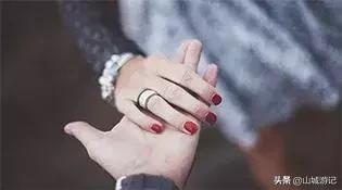情人节送男友礼物和老婆牵手数年 你还知道情人节送什么礼物好吗？