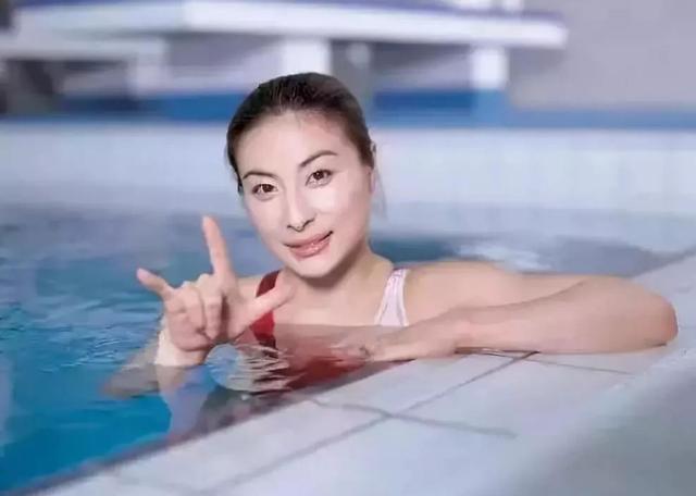 郭晶晶下嫁8年，詮釋了豪門媳婦該怎麼當，怪不得霍啟剛寵到不行 娛樂八卦吃瓜 第2张