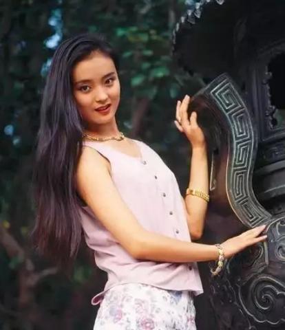 23歲嫁給富豪，41歲復出後拒談婚姻，王艷的故事遠比想像中精彩 娛樂八卦吃瓜 第4张