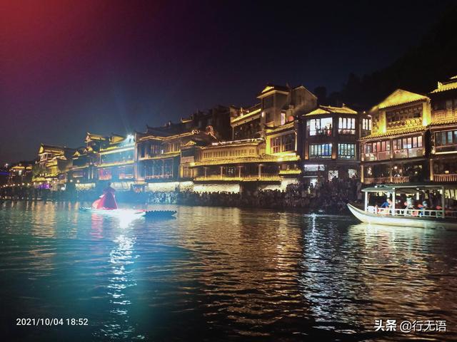 凤凰古城夜景图片，这辈子一定要去的凤凰古城（凤凰古城浪漫夜景醉游人）