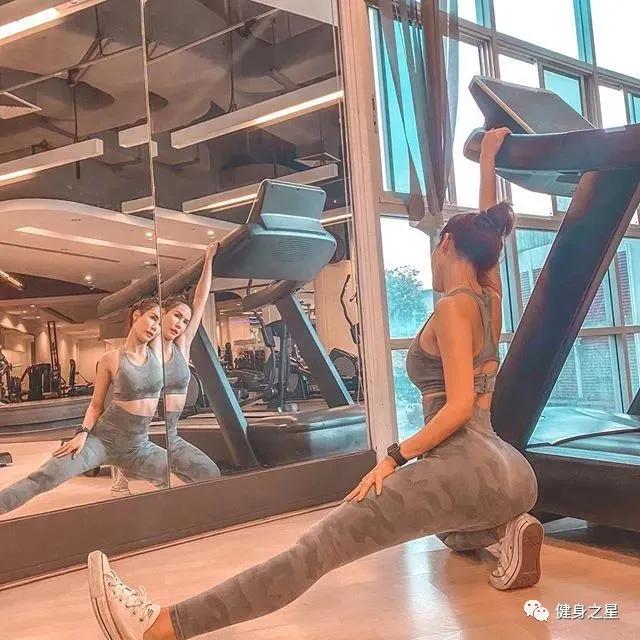 從乾瘦身材到前凸後翹的「女神」，這身材太有料了 街拍正妹 第5张