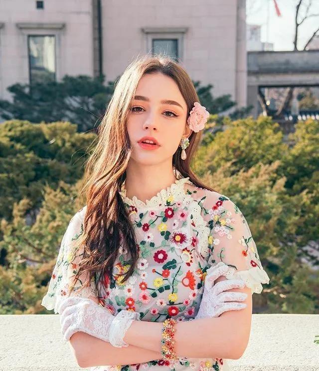俄羅斯小仙女有多撩人？21歲美得不可方物，天使長相身材迷人 街拍正妹 第9张