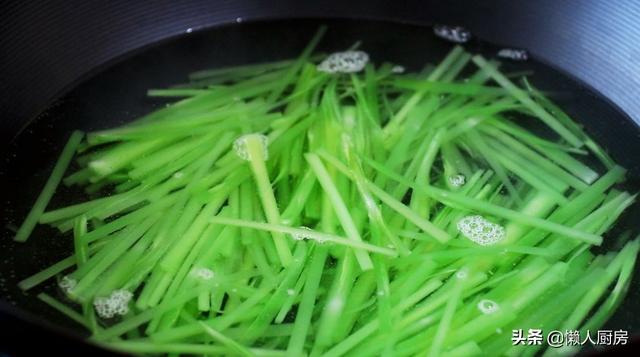 夏天，寧可不吃肉也要吃它們，爽脆可口，吃火鍋，我必點它 熱愛美食 第8张