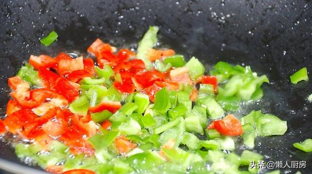 豆腐這樣做，沒有肉卻吃出肉味，燉一鍋真饞人 熱愛美食 第15张