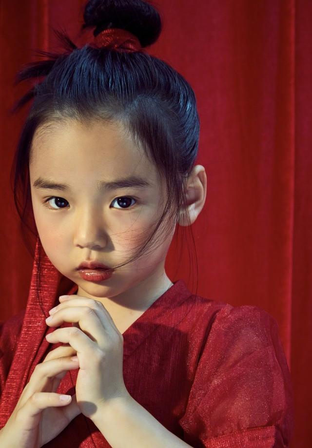 董璇曬女兒小酒窩近照，五官越來越像爸爸，「女版高雲翔」竟也美 娛樂八卦吃瓜 第1张