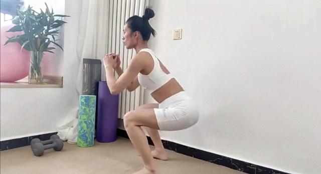 不深蹲無翹臀，3個深蹲變體練習，教你在家照樣練出女神蜜桃臀 街拍正妹 第4张