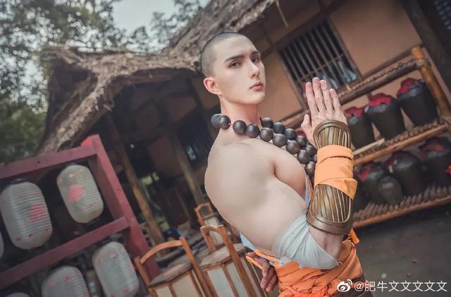 20歲上海肌肉小哥cos游戲武尊，看到身材，網友大呼：讓人想破戒 健身減肥達人 第11张