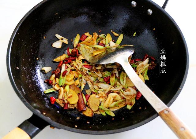 中秋聚餐，教你做干鍋香辣蝦，只花一半的錢，一家人吃過癮 熱愛美食 第11张