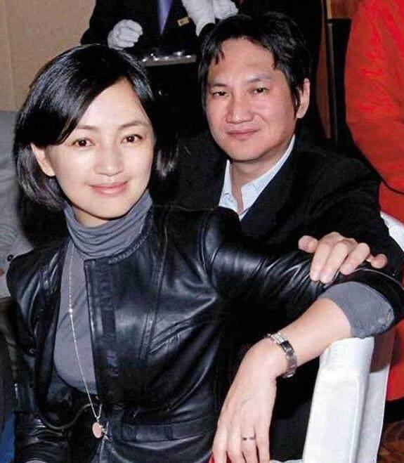 37歲嫁華誼副總裁，王菲給她當伴娘，48歲手握半個娛樂圈，憑什麼 娛樂八卦吃瓜 第24张