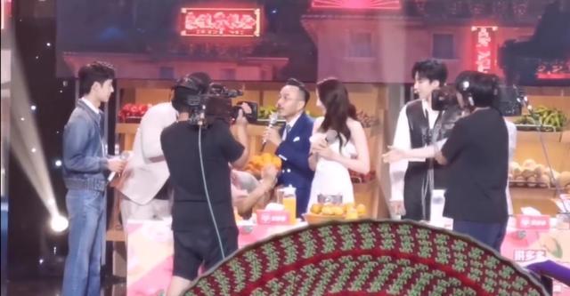 真愛？富二代高調求婚迪麗熱巴，其妹妹效仿求婚肖戰 娛樂八卦吃瓜 第7张