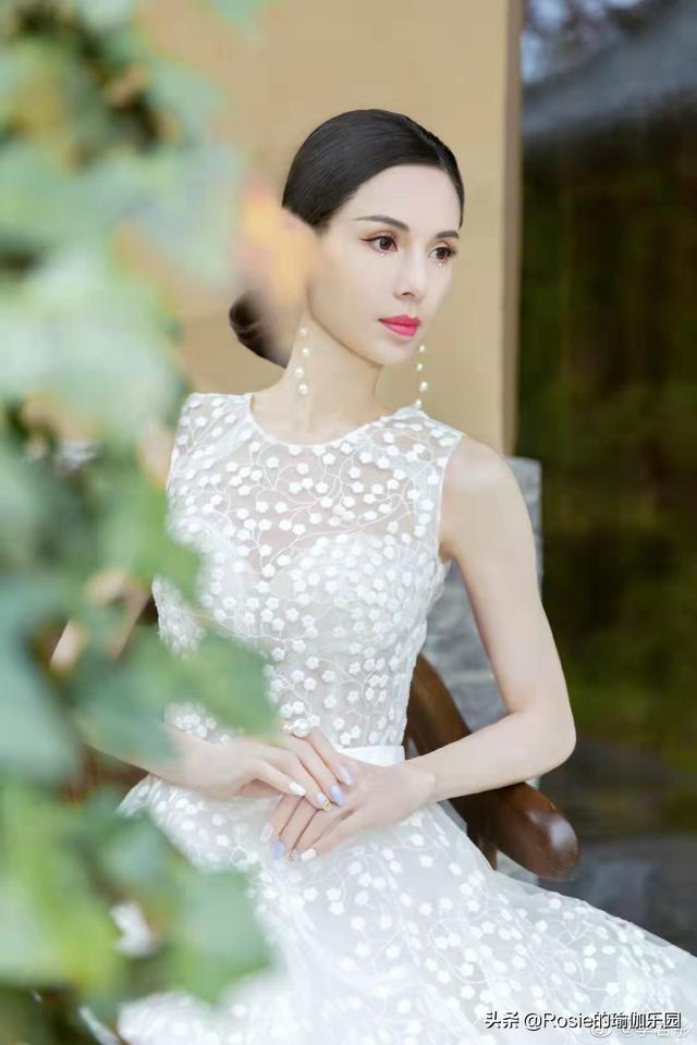 55歲李若彤身材秒殺25+的你，久坐不動如何解鎖仙女背？3步帶你練 健身減肥達人 第15张
