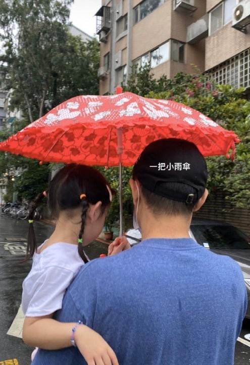 說唱歌手熱狗當爸了？女友鄭年均為他生下二胎，「四口人」好圓滿 娛樂八卦吃瓜 第6张