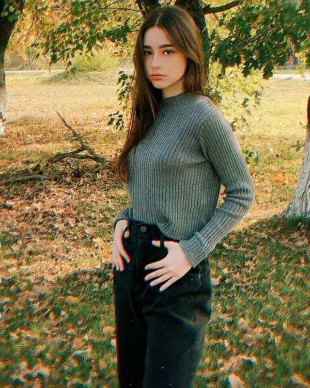 俄羅斯小仙女有多撩人？21歲美得不可方物，天使長相身材迷人 街拍正妹 第3张