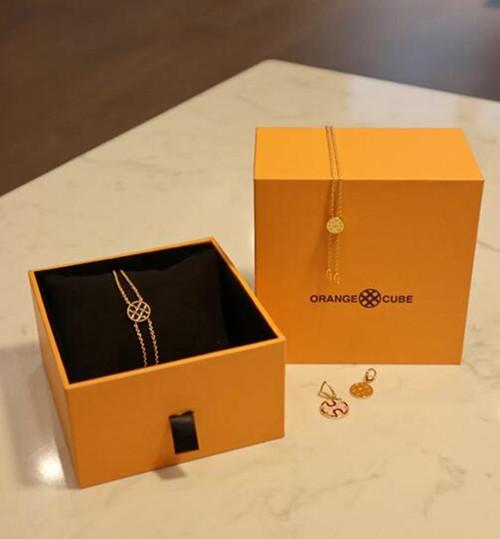 七夕送什么好七夕节适合送女友的礼物，浪漫又实用，还不赶紧送给她？