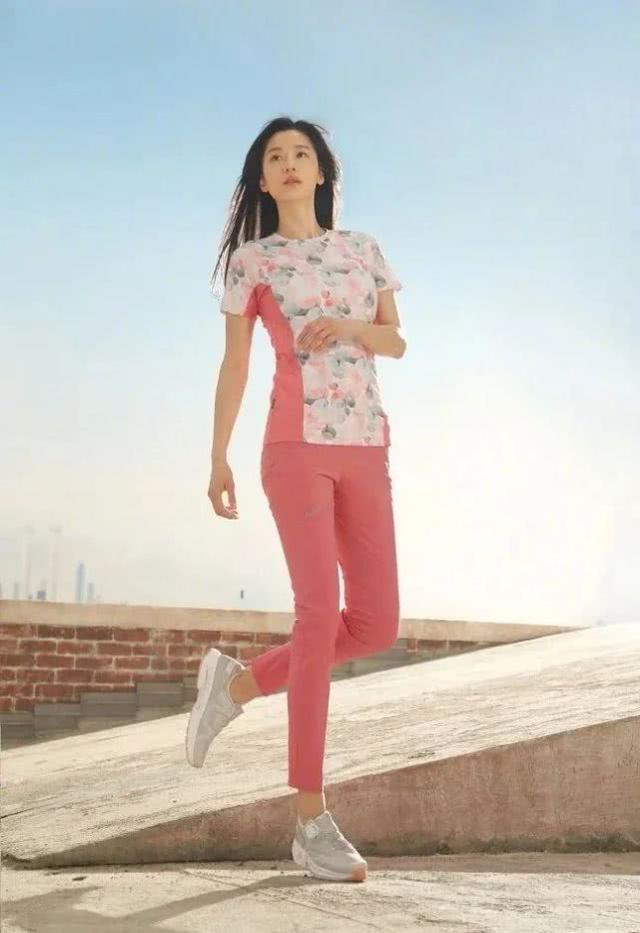 全智賢寫真曝光，基礎單品穿出大牌氣息，網友：這美貌哪像39歲？ 娛樂八卦吃瓜 第1张