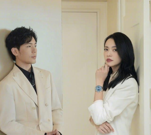 姚晨不愧「時髦辣媽」，近照穿超短褲秀美腿，身材哪像40歲？ 娛樂八卦吃瓜 第8张